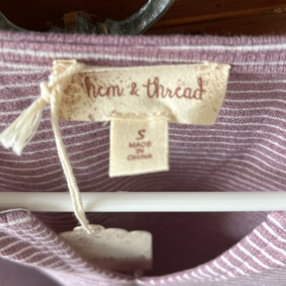 Hem & Thread Women’s Plum And Cream Sleeveless Tee Size Small NWT - Picture 2 of 9